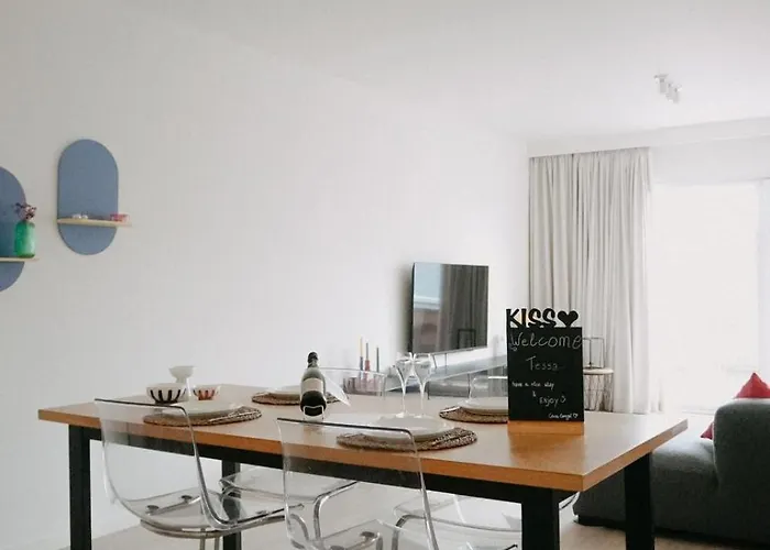 Casa Conge - Colorful Stay & Free Wine Bottle