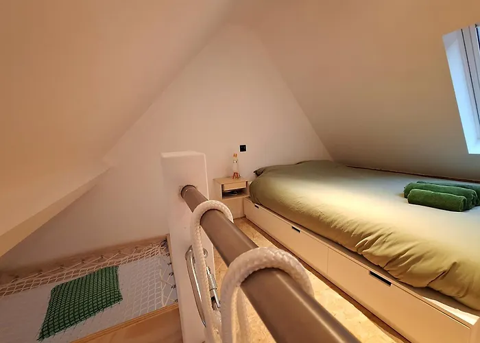 Funky Jungle House - Rustig Gelegen Rijwoning In Hartje Mechelen
